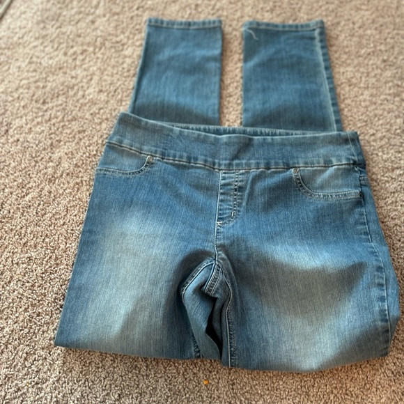 Chico’s Women’s Straight Leg Jeans

Size 0 - Picture 2 of 6